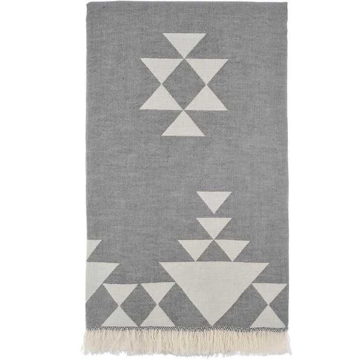 Liva Throw