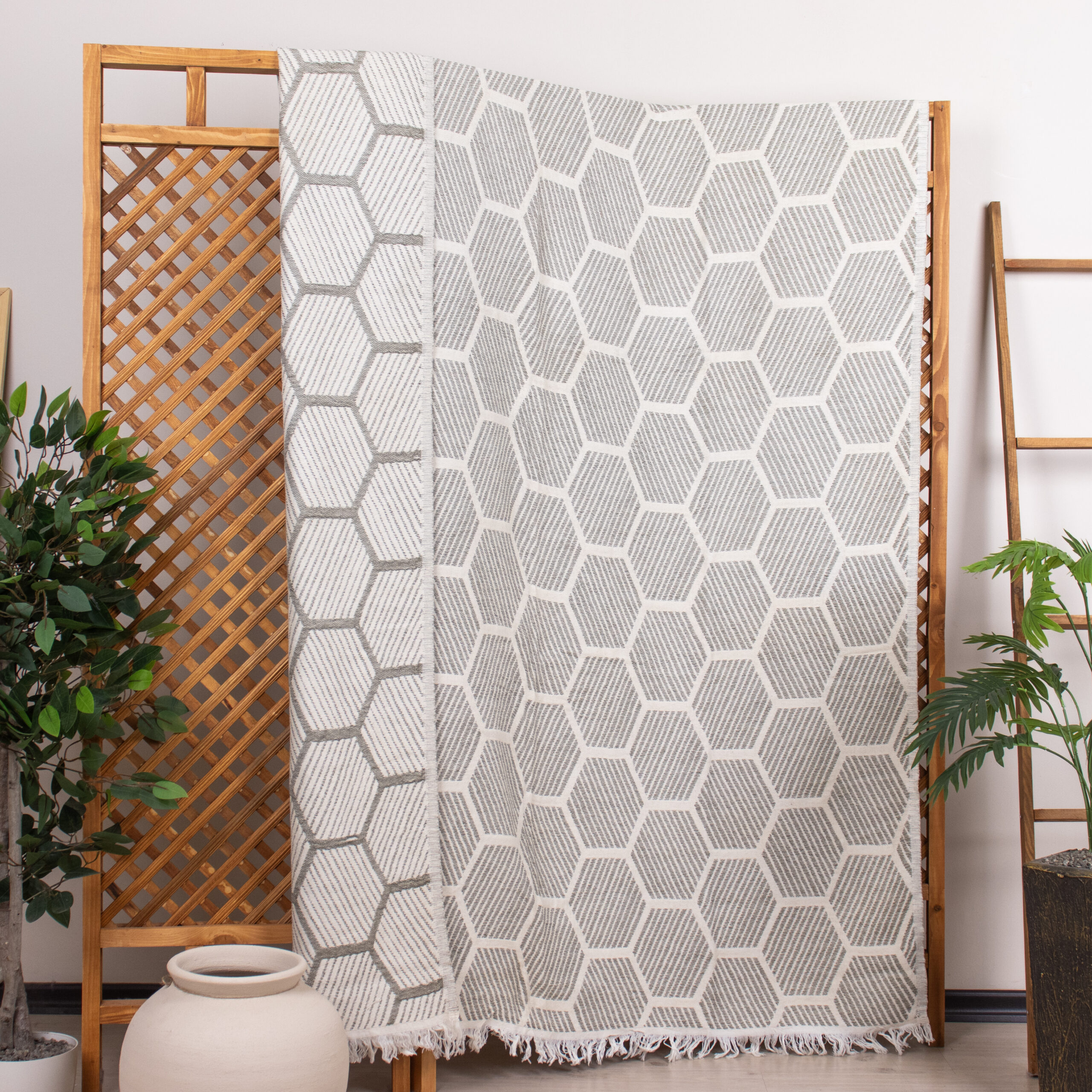 Hexagon Throw